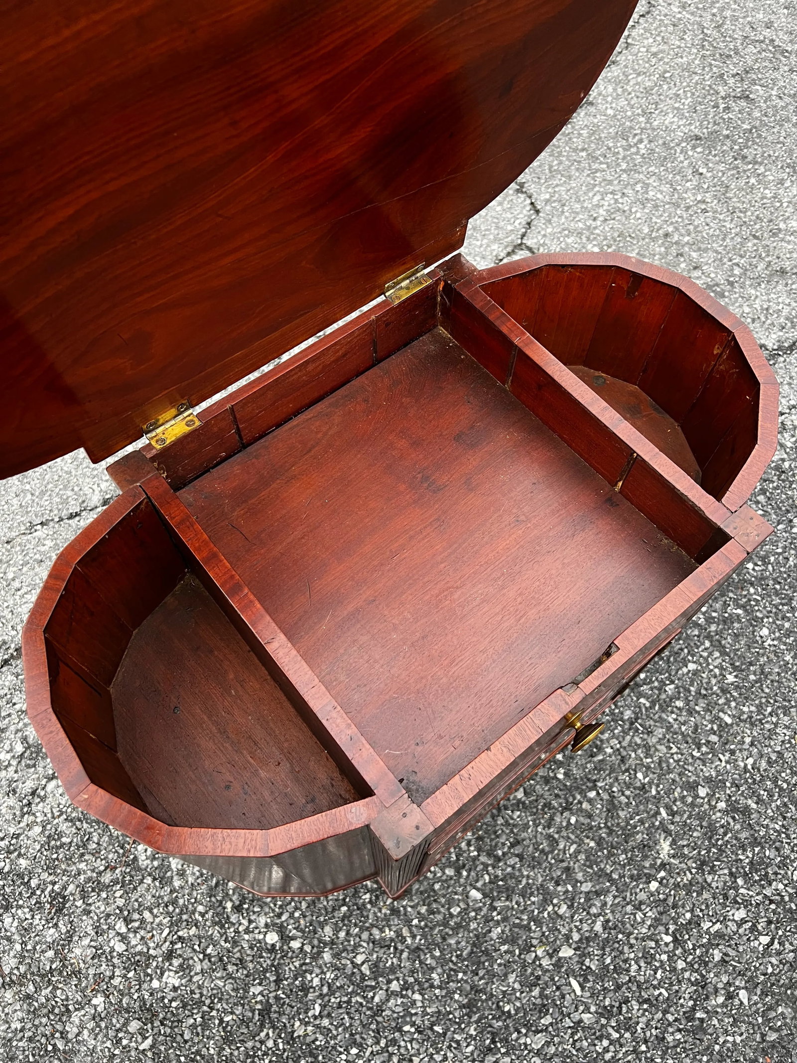 Antique Sheraton Astragal Sewing Stand Table, Philadelphia, Circa 1810s - 5
