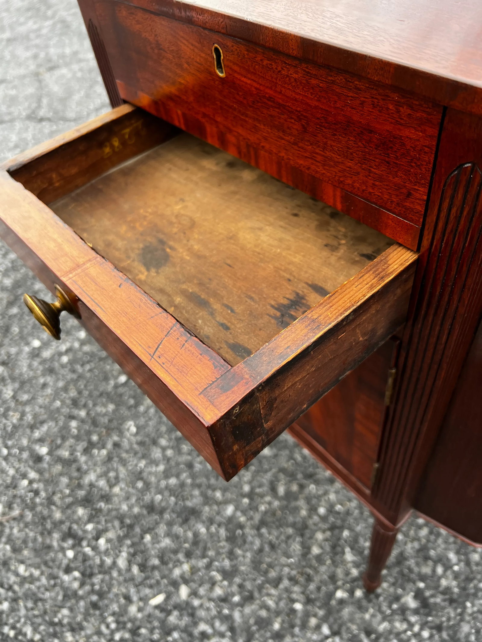 Antique Sheraton Astragal Sewing Stand Table, Philadelphia, Circa 1810s - 9