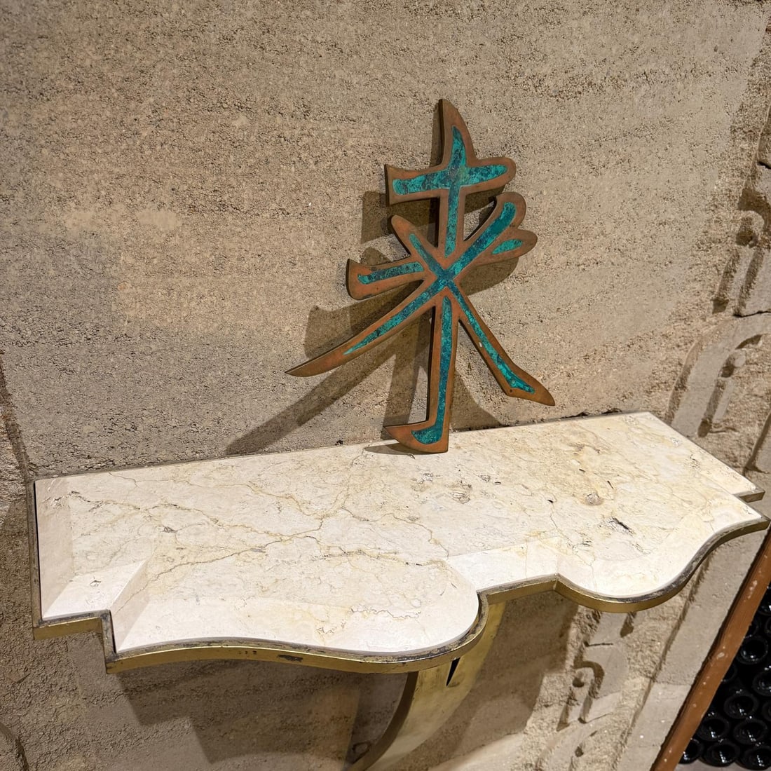 1950s Pepe Mendoza Chinese Letter Sculpture in Brass and Malachite Mexico - 10