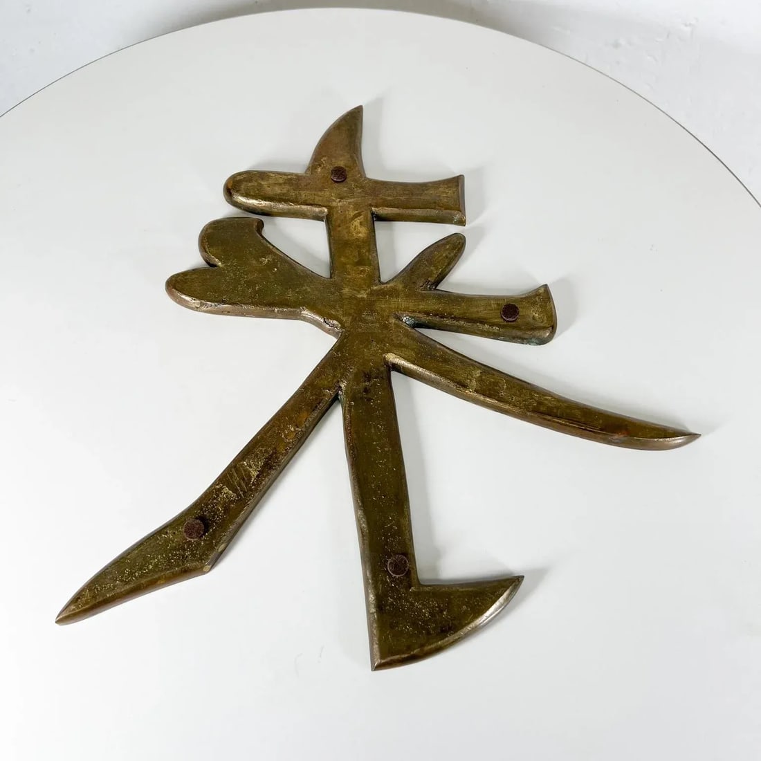 1950s Pepe Mendoza Chinese Letter Sculpture in Brass and Malachite Mexico - 2