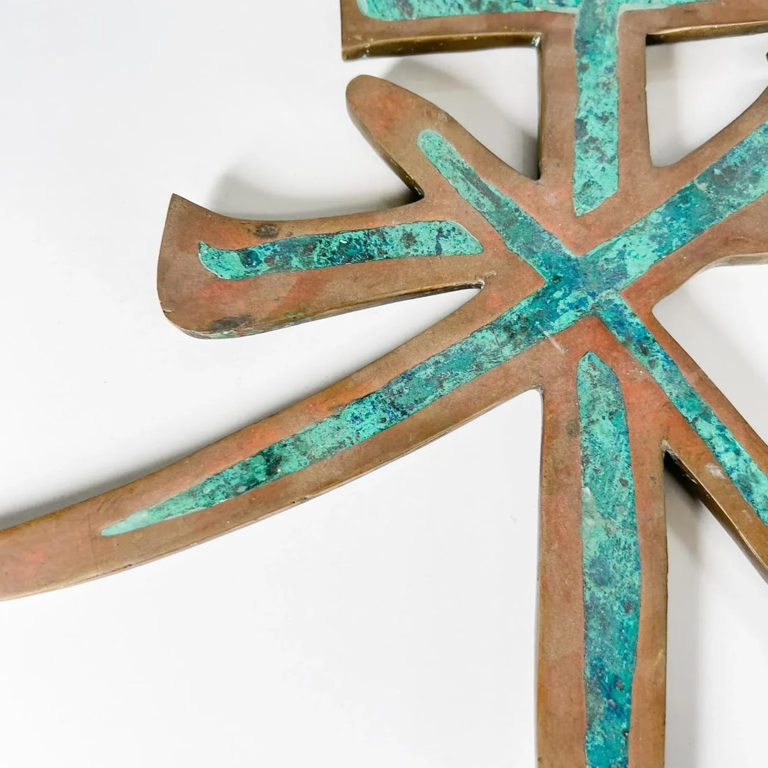 1950s Pepe Mendoza Chinese Letter Sculpture in Brass and Malachite Mexico - 7