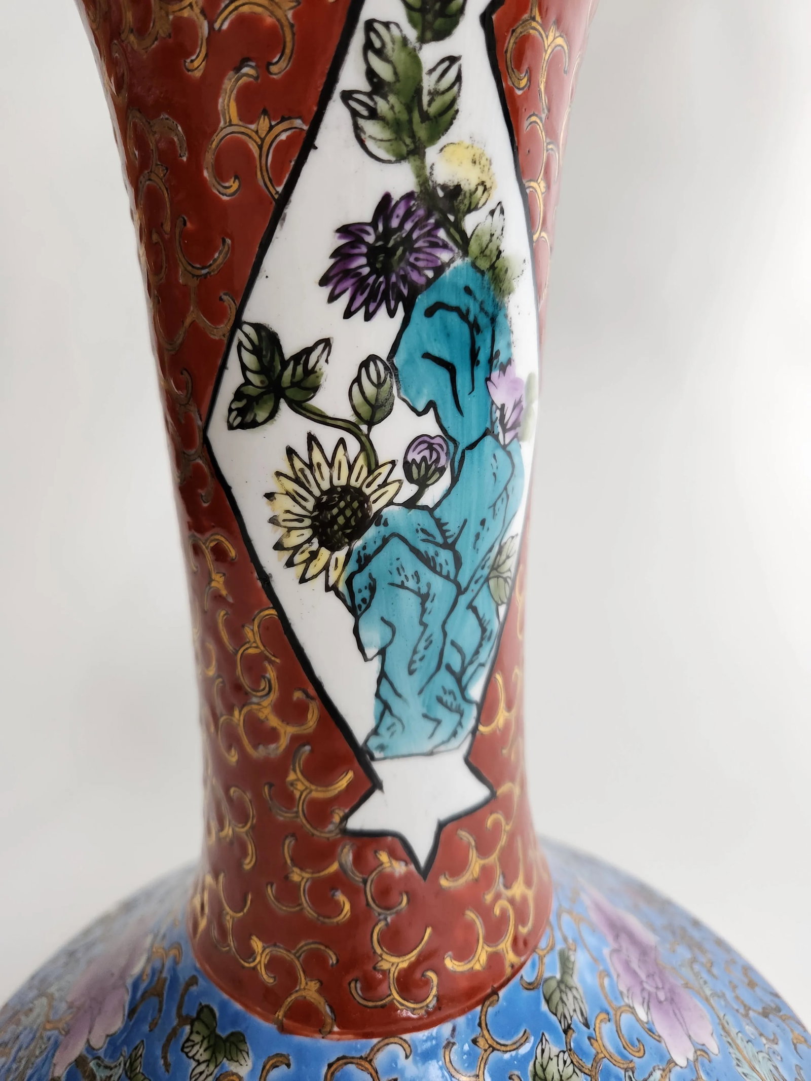 Large Mid 20th Century 'Famille-Rose' Vase - 10