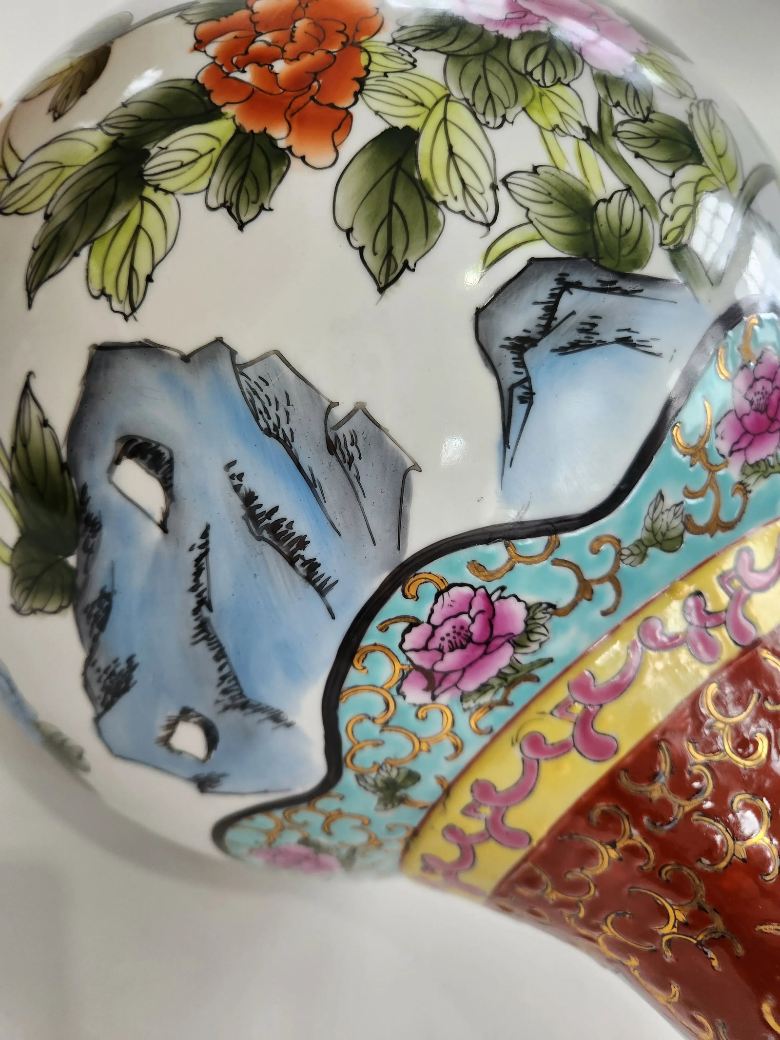 Large Mid 20th Century 'Famille-Rose' Vase - 7