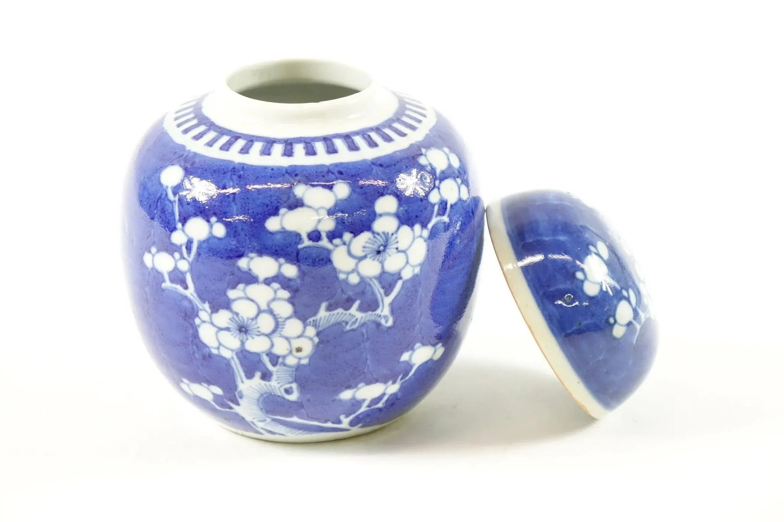 19th Century Antique Blue and White Chinese Porcelain Jar With Lid - Circle Marking on the Bottom - 2