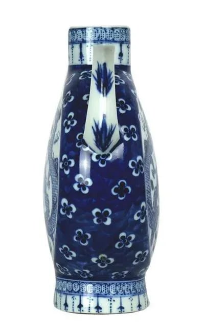 Large Chinese Blue and White Porcelain Teapot With Qianlong Mark on the Bottom - 2