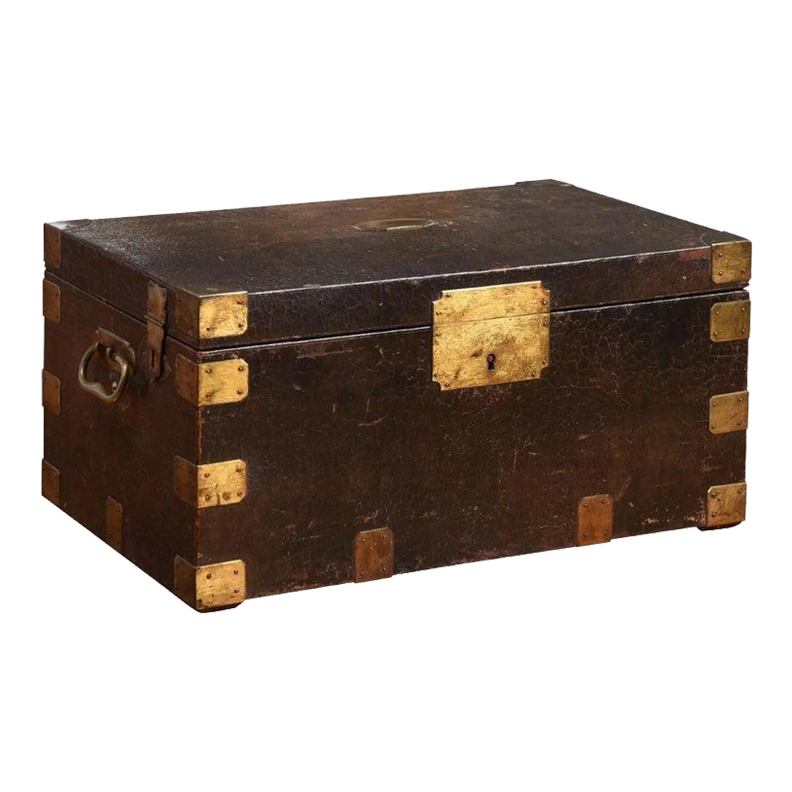 19th Century French Maison Gellée et Gainier Leather and Brass over Wood Decorative Box: A French wooden decorative box from the 19th century from the Maison 'Gellée Gainier' Ã la Boule d'Or, Paris, leather bound with brass braces, presenting a compartmented interior and