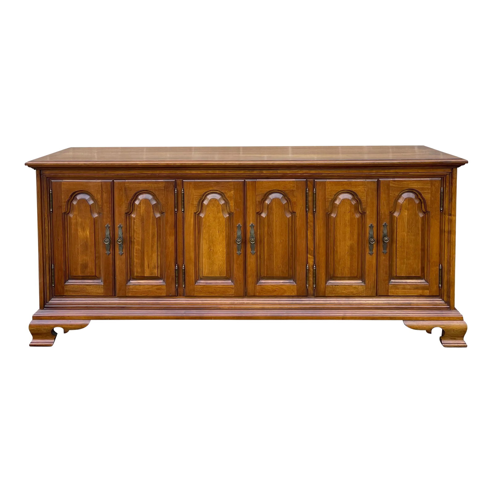1960s Thomasville Bay Colony Traditional Chippendale Cherry 6 Door Credenza or Buffet: A mid 20th century Thomasville Bay Colony collection American Traditional / Chippendale solid cherry six door credenza or buffet consisting of three small pocket drawers on the left and a large