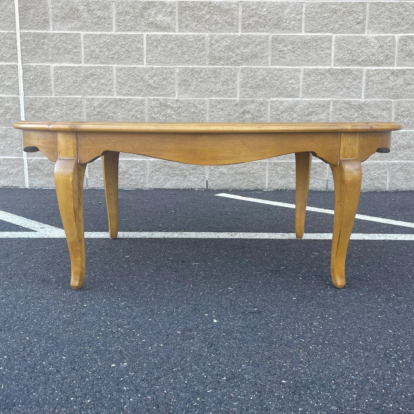 1990s Ethan Allen Country French Birch Oval Coffee or Cocktail Table (26-8220 Provence) - 5