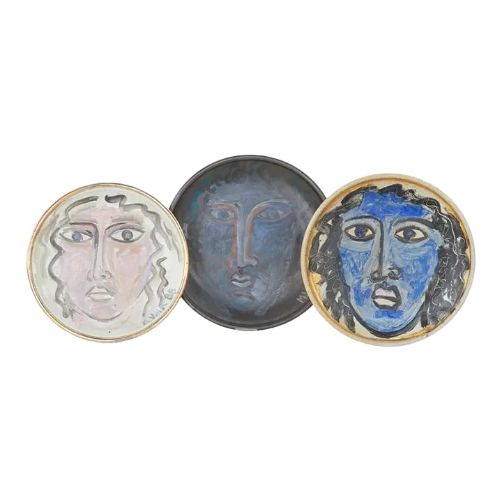 Vintage Glazed Ceramic Plates "Faces" by Mario Villa (Nicaraguan/Louisiana,1953-2021)- Set of 3: Three Glazed ceramic plates. "Faces" Two are signed and dated '88 along the bottom edge. The third is unsigned. These are by the Artist Mario Villa (Nicaraguan/Louisiana, 1853-2021) So stylish and