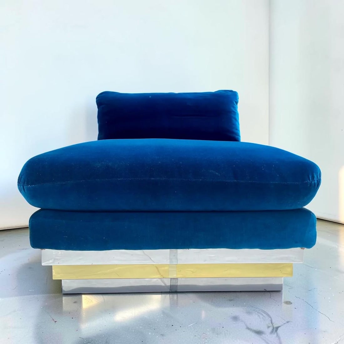 Vintage Velvet Lounge Chaise on Chrome/Brass Base - 3