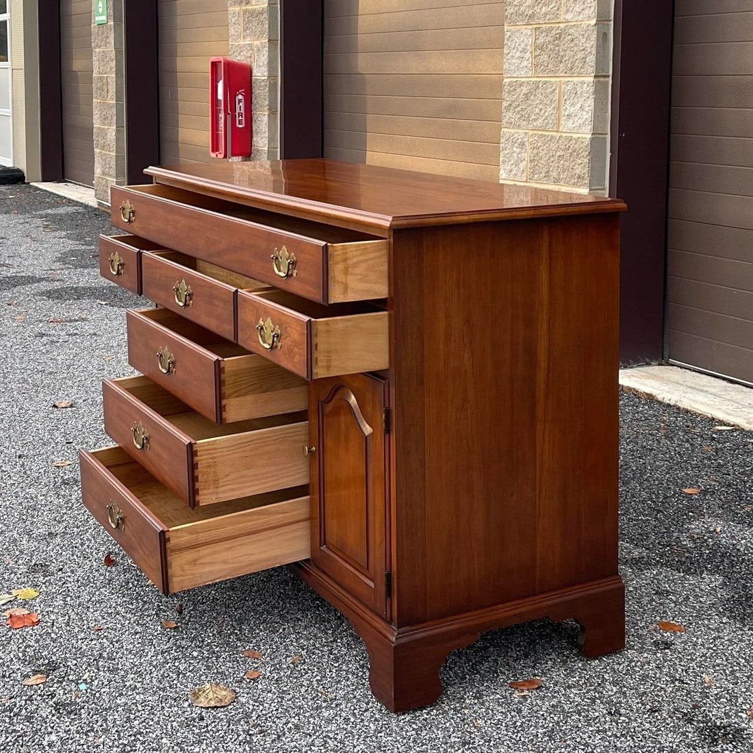 1970s Virginia Galleries Henkel Harris Chippendale Solid Cherry 7 Drawer Sideboard - 2