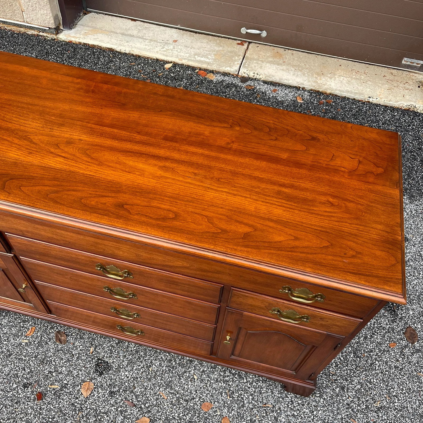 1970s Virginia Galleries Henkel Harris Chippendale Solid Cherry 7 Drawer Sideboard - 4