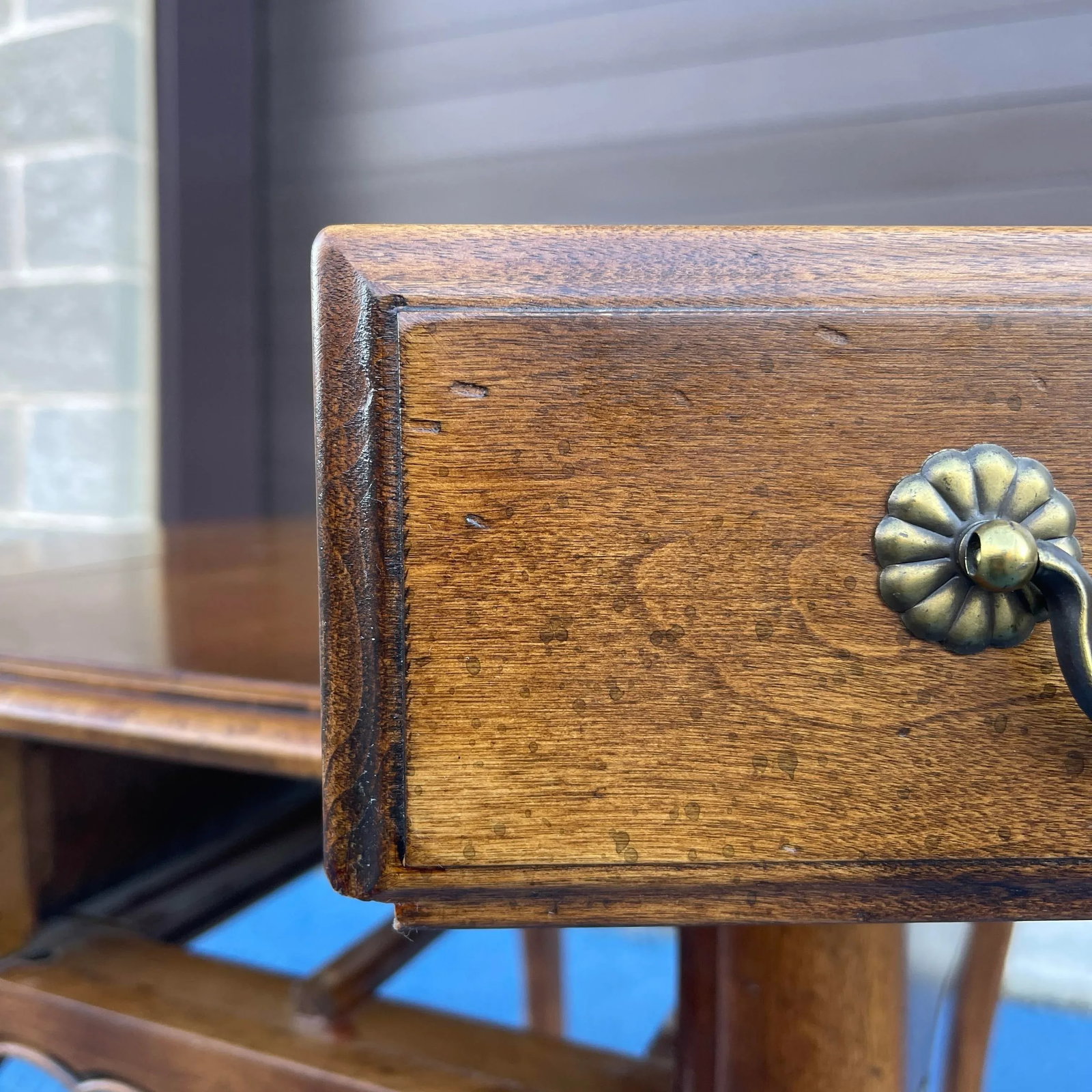 1980s Ethan Allen Country French Birch Drop Leaf Side Table With Drawer (26-8302 Fruitwood) - 11