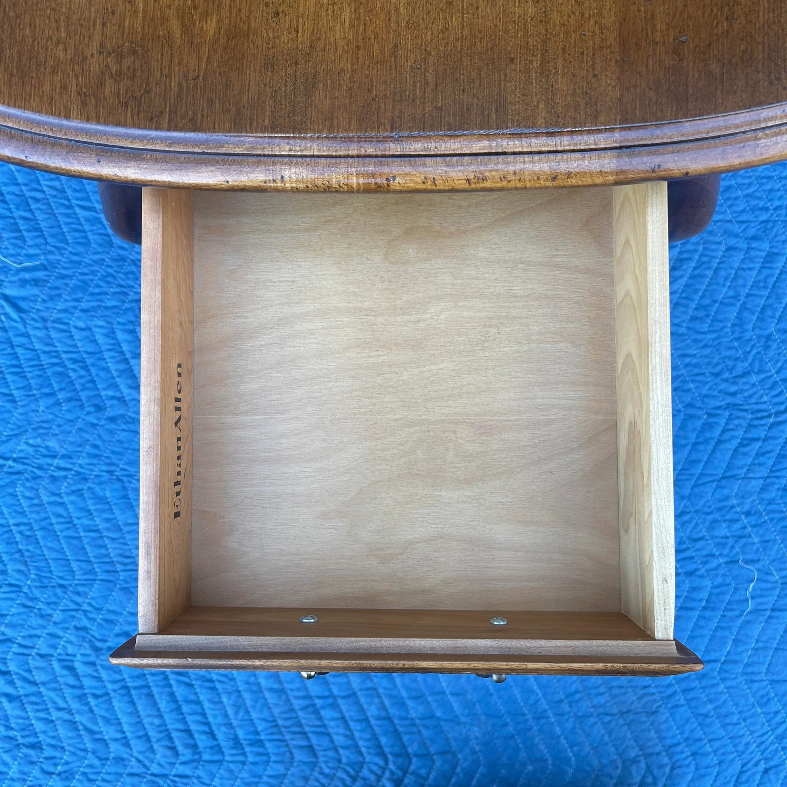1980s Ethan Allen Country French Birch Drop Leaf Side Table With Drawer (26-8302 Fruitwood) - 3
