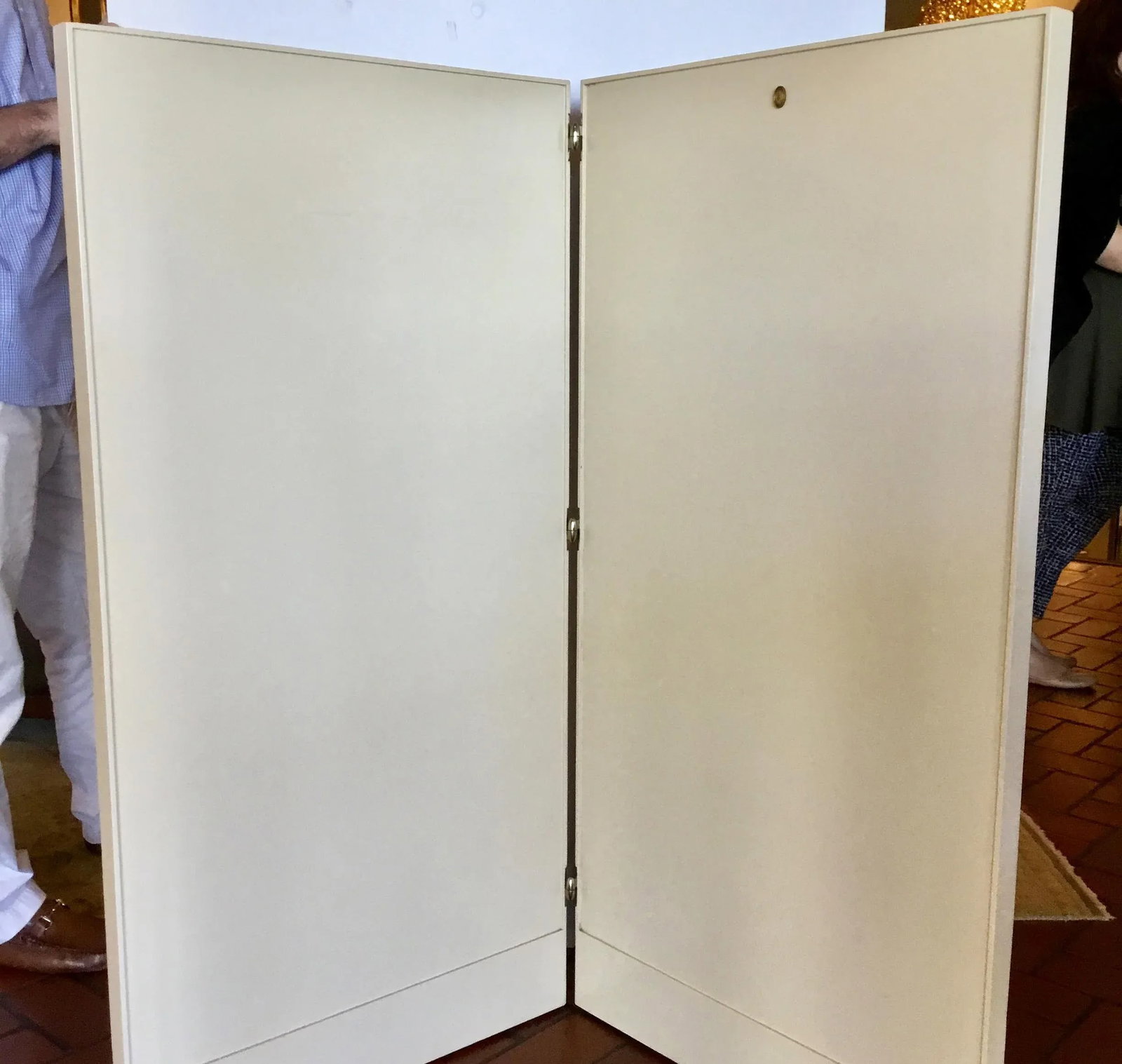 Barbara Barry for Henredon Modern Ivory Faux Shagreen Low Folding Curtin Call Screen/Room Divider - 2