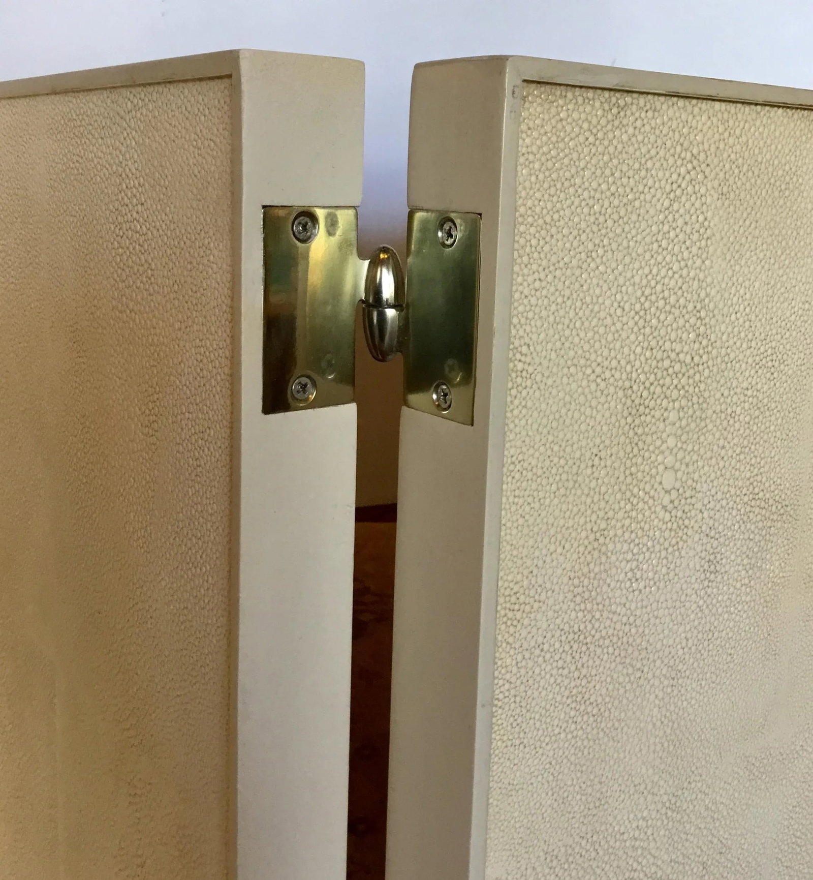 Barbara Barry for Henredon Modern Ivory Faux Shagreen Low Folding Curtin Call Screen/Room Divider - 8
