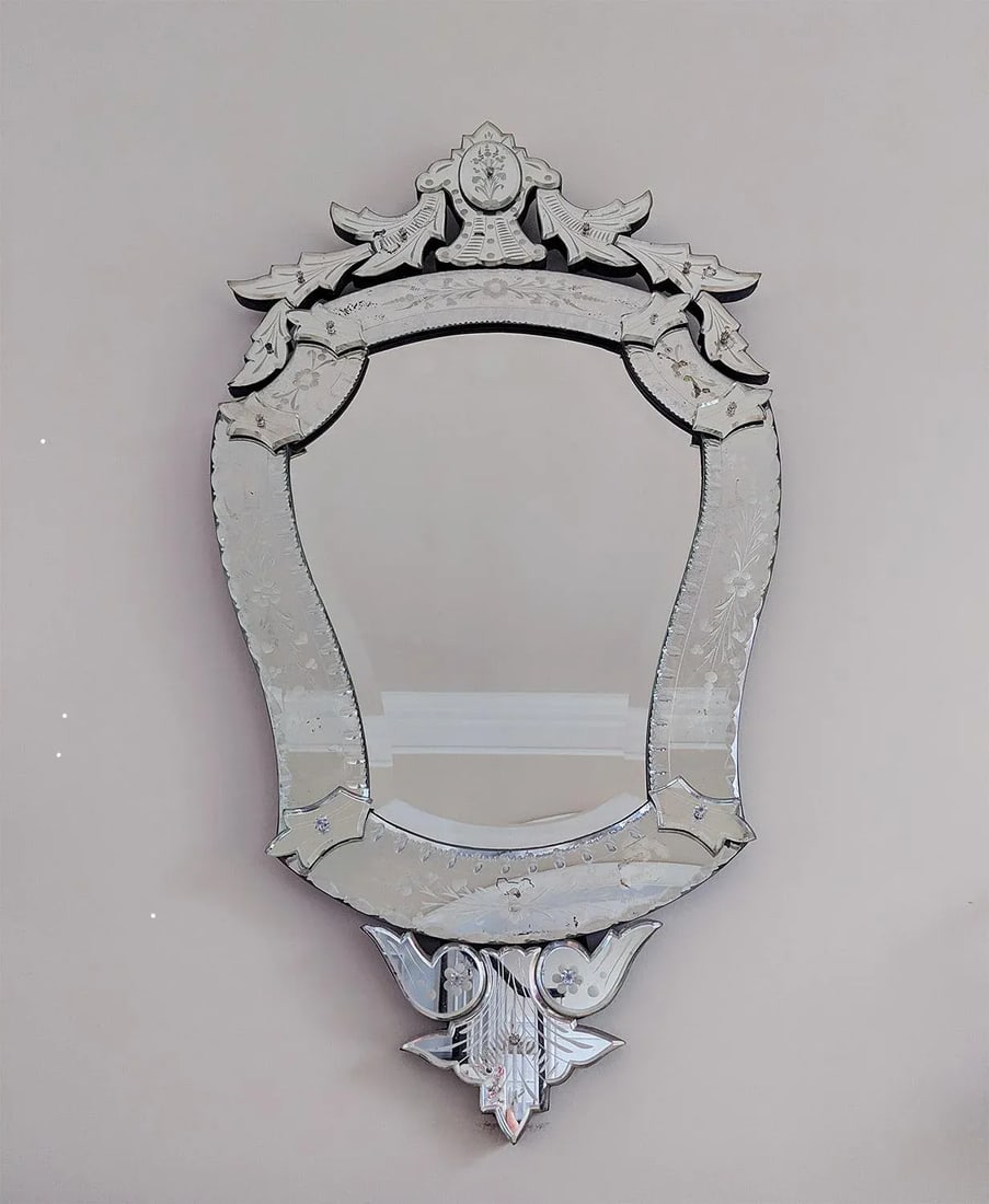 19th Century Antique Venetian Mirror With Bevelled Glass Detail - 5