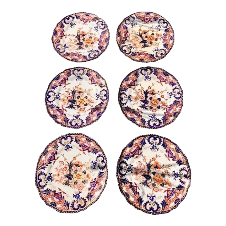 Set of 6 Antique Early 19th Century Masons Imari Colors Dinner Plates: A set of six Mason's ironstone Imari Plates, early 19th century, with lovely scalloped, embossed and gilt decorated dinner plates in the typical Imari colors of red, orange, cobalt and white with
