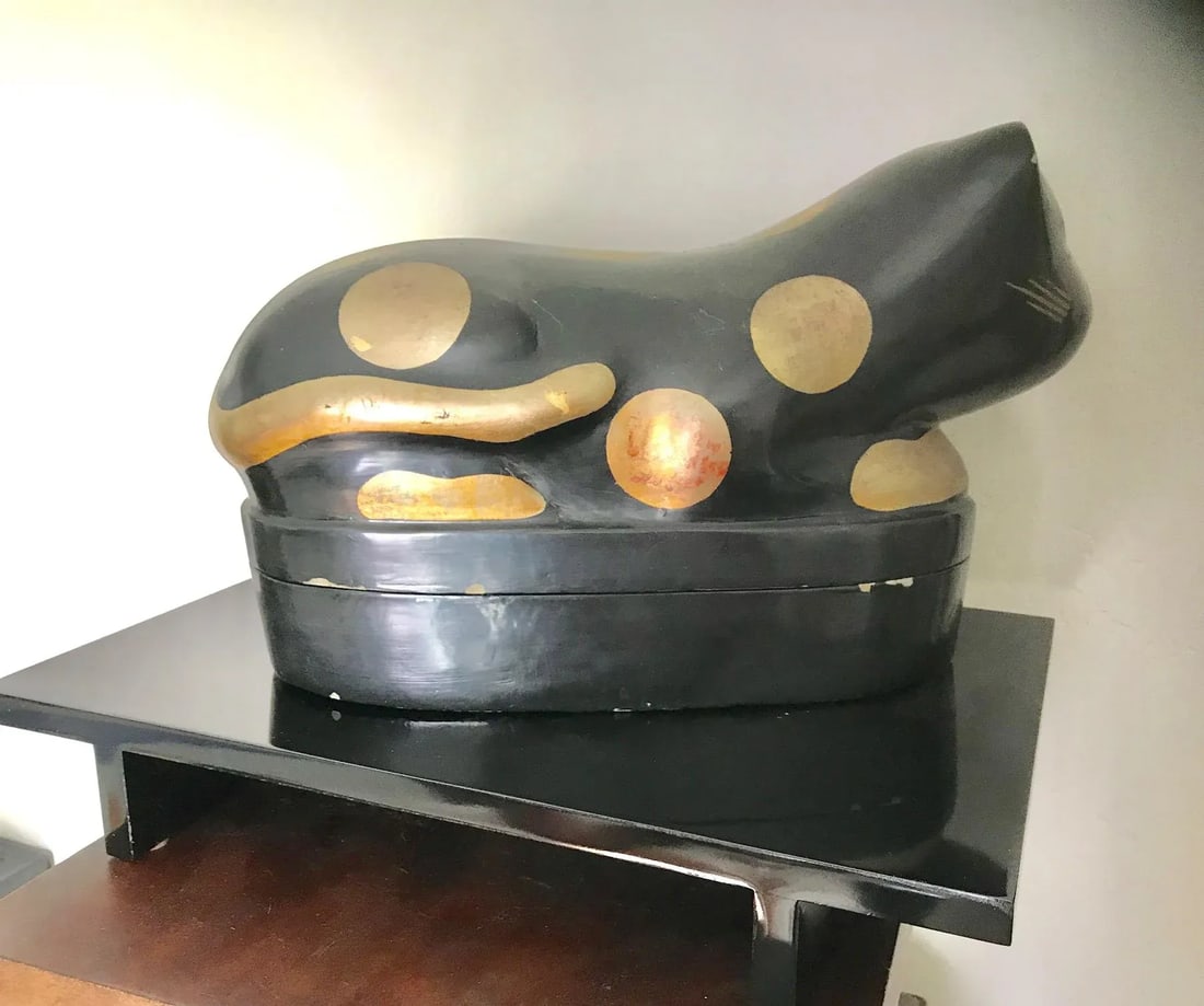 Gold and Black Lacquer Vintage Wooden Cat Pillow Box on Stand - 2