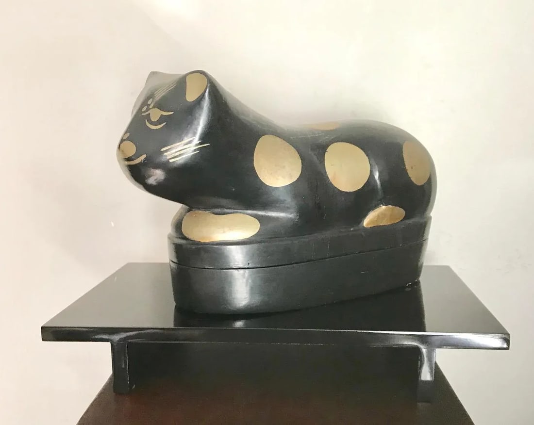 Gold and Black Lacquer Vintage Wooden Cat Pillow Box on Stand - 9