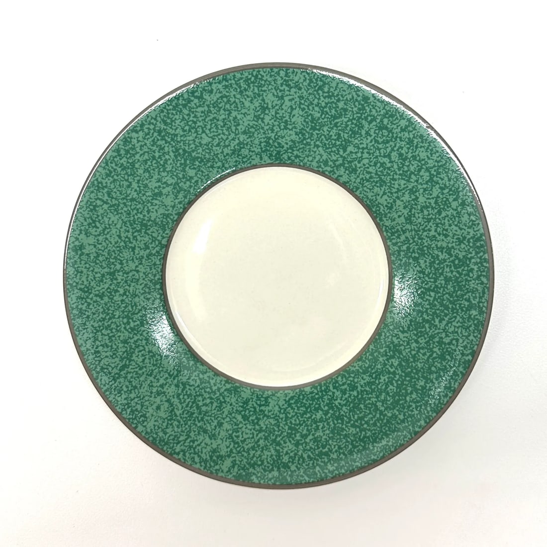 Green and White Mid-Century Wall Plate Curation - Group of 11 - 6