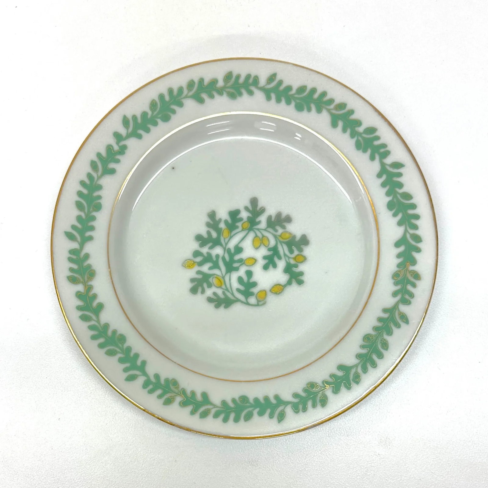 Green and White Mid-Century Wall Plate Curation - Group of 11 - 9