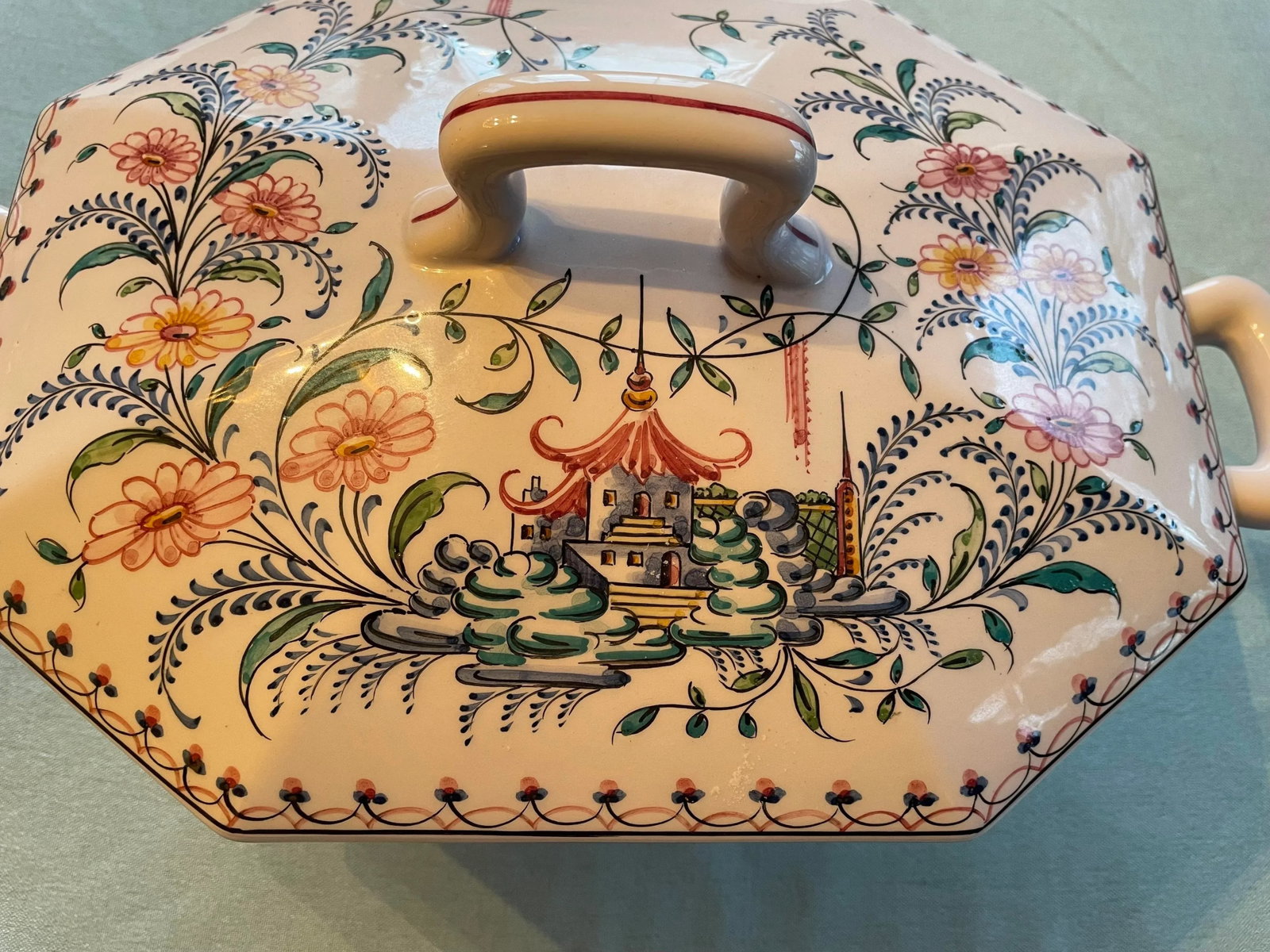 1970s Mottahedeh Porcelain "Pagoda Garden" Covered Tureen Hand-Painted in Portugal - 10