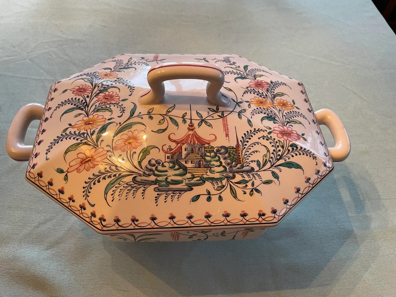 1970s Mottahedeh Porcelain "Pagoda Garden" Covered Tureen Hand-Painted in Portugal - 2