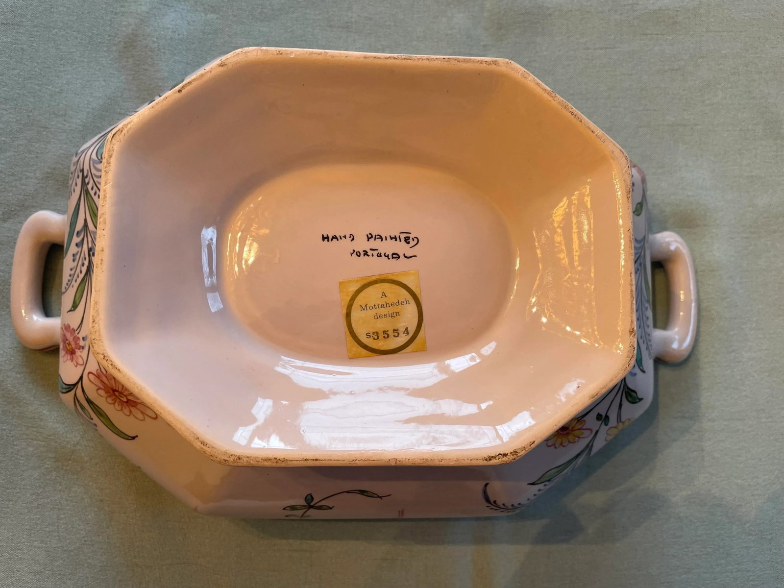 1970s Mottahedeh Porcelain "Pagoda Garden" Covered Tureen Hand-Painted in Portugal - 6