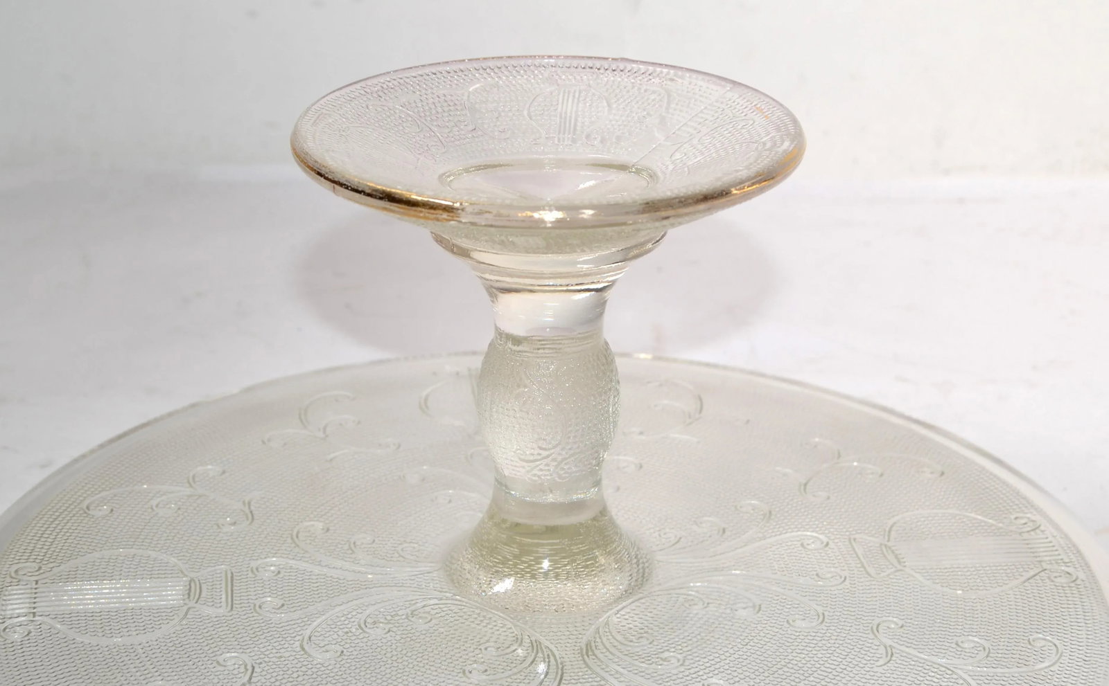 1950s Art Deco Style Crystal Gold Ruffled Edge Pedestal Cake Stand Musical Instruments - 11
