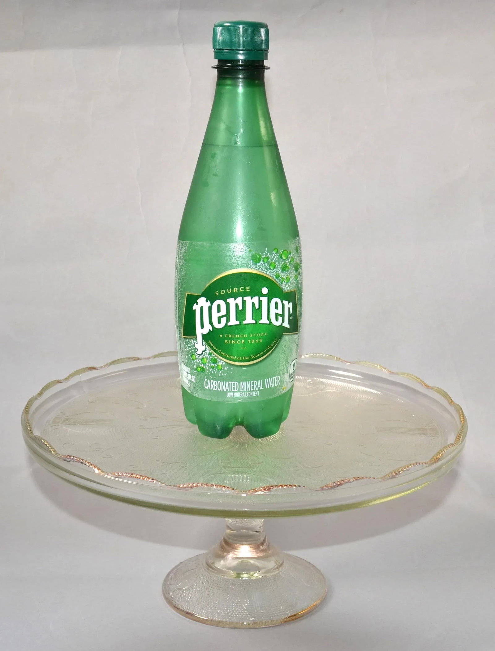 1950s Art Deco Style Crystal Gold Ruffled Edge Pedestal Cake Stand Musical Instruments - 4