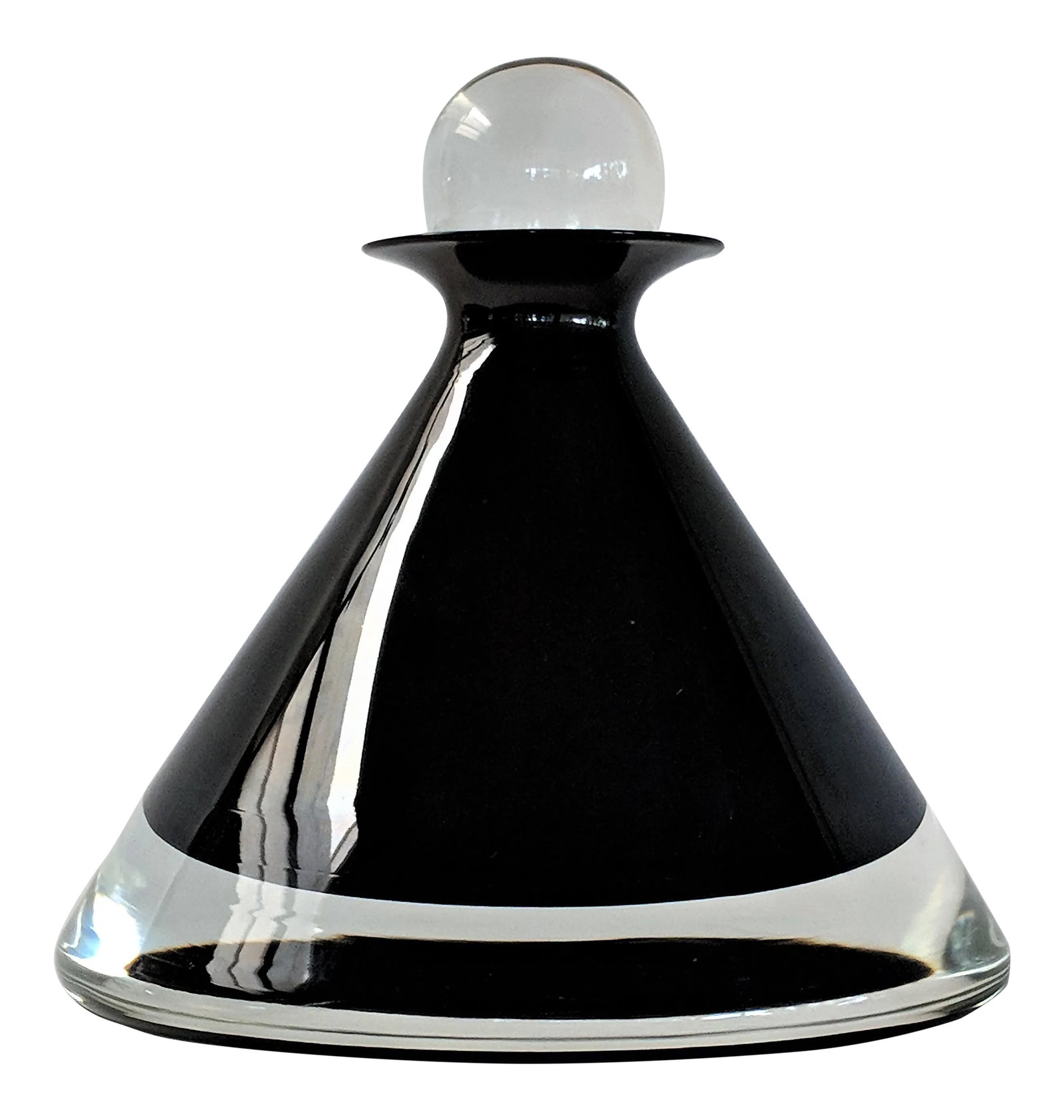1980s Vintage Mario Pinzoni for Seguso Vetri d'Arte Glass Bottle: Mario Pinzoni signed black and clear art glass decanter. This art glass bottle comes with a matching stopper. The decanter is etched, "SVD Albarelli 980" to the bottom. Monumental "Sommerso-Object"