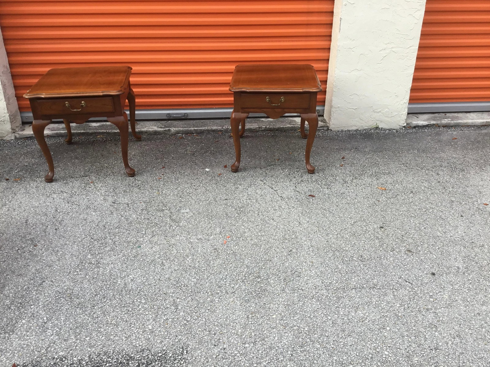 Vintage Thomasville Nightstands - a Pair - 2