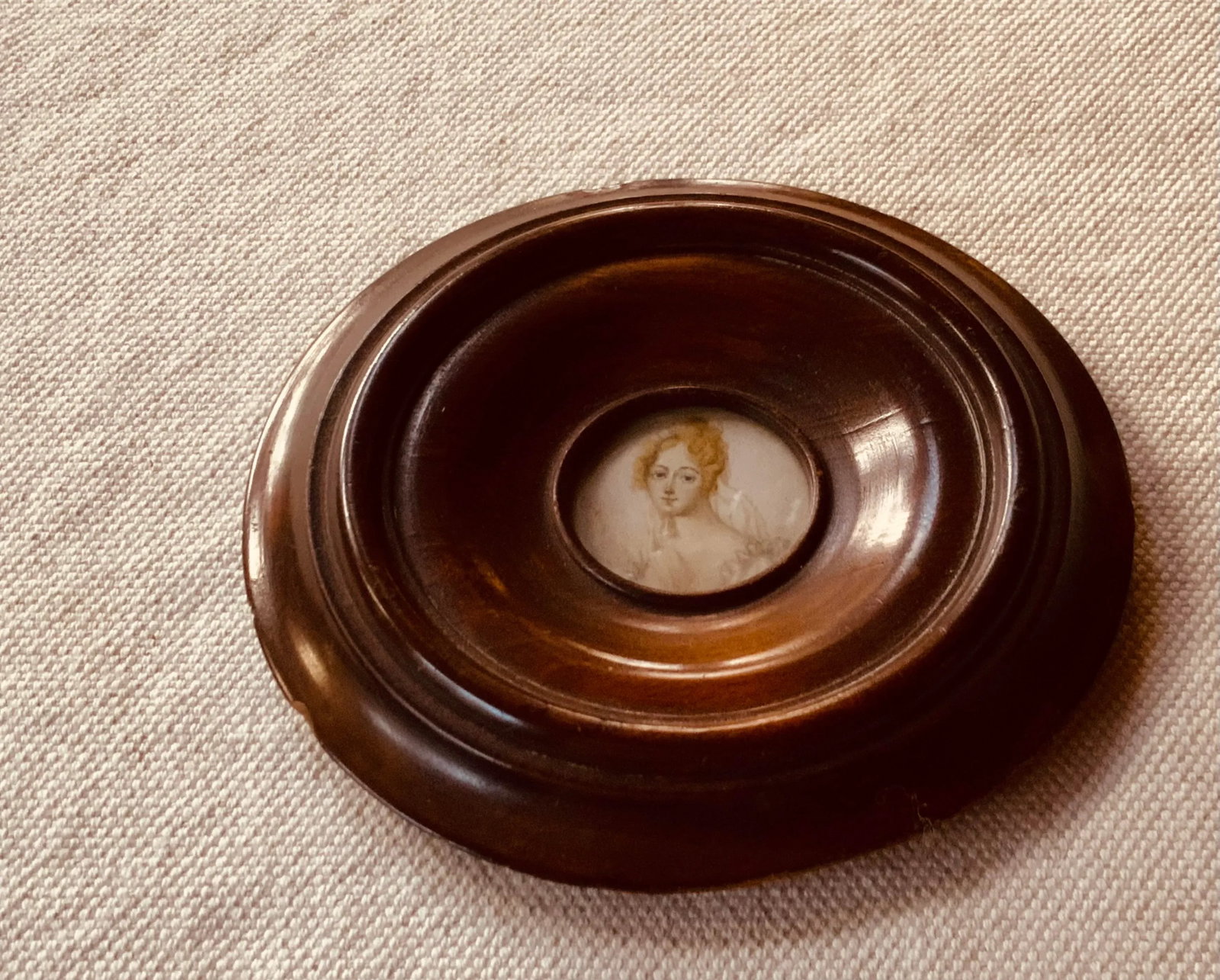 Early American Federal Portrait Miniature, Oil on Bone Canvas, Original Roundel Frame, Circa 1830 - 4