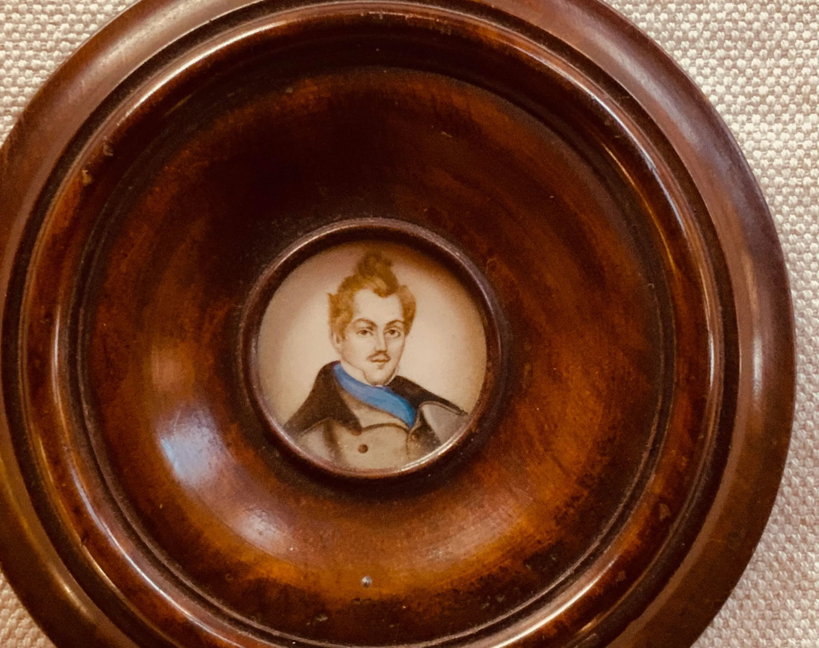 Early American Federal Portrait Miniature, Gentleman in Cobalt Blue Scarf, Original Roundel Frame Ci - 2