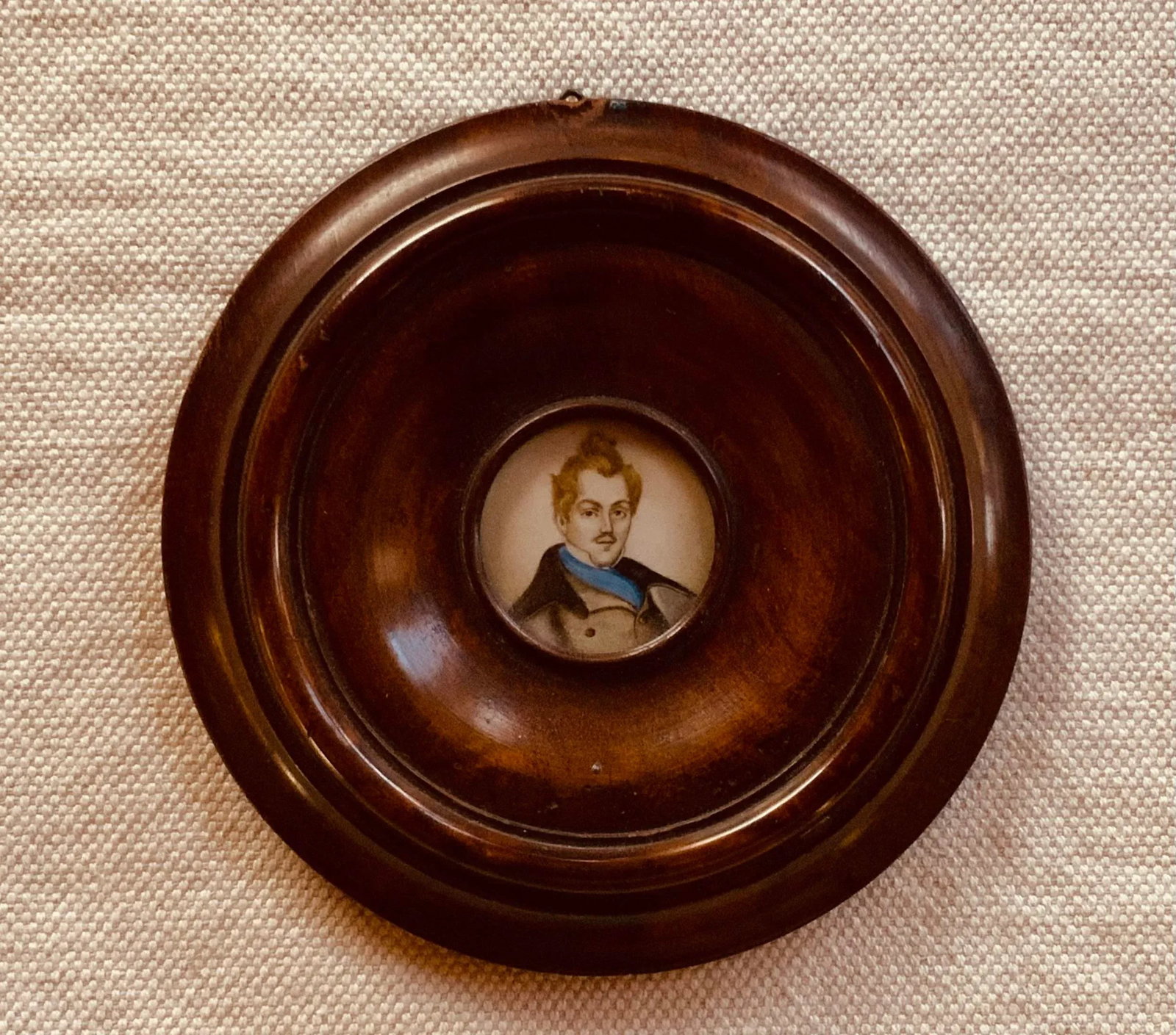 Early American Federal Portrait Miniature, Gentleman in Cobalt Blue Scarf, Original Roundel Frame Ci - 6