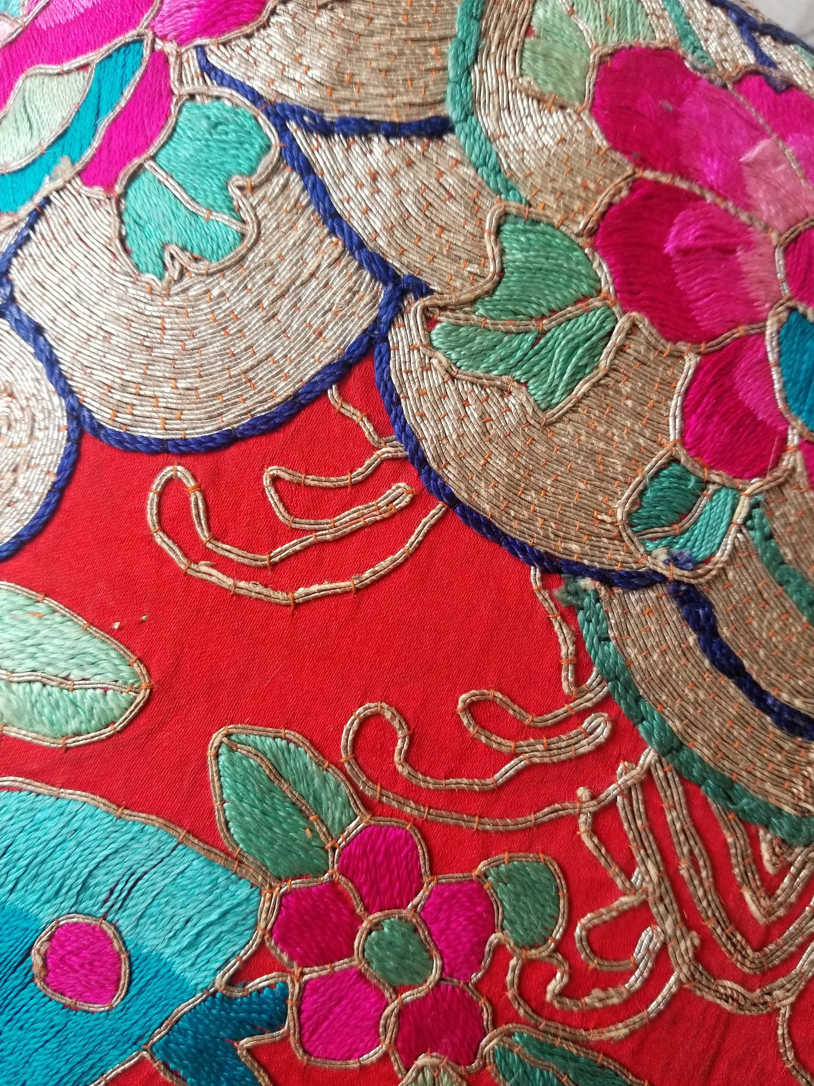 Anglo-Indian Silk Embroidered Tapestry Cushions With Ikat Backs - 10