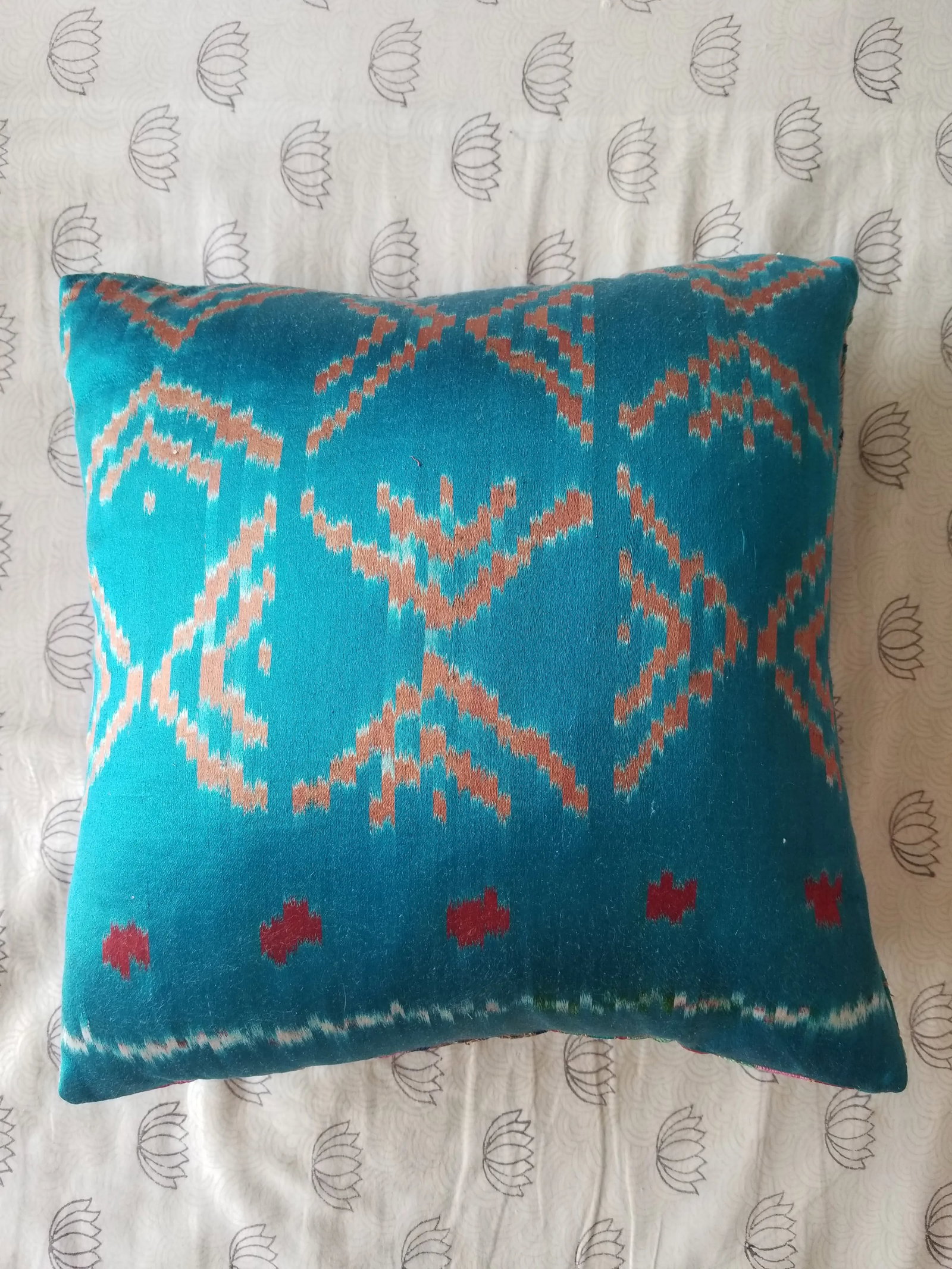 Anglo-Indian Silk Embroidered Tapestry Cushions With Ikat Backs - 4