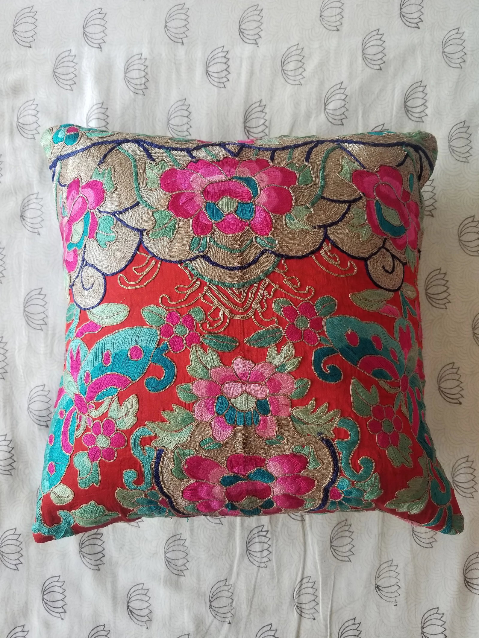 Anglo-Indian Silk Embroidered Tapestry Cushions With Ikat Backs - 6