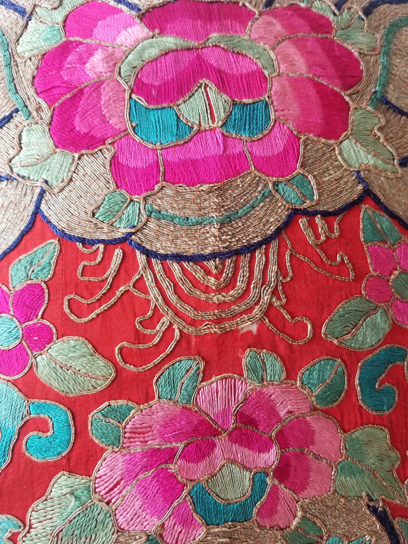 Anglo-Indian Silk Embroidered Tapestry Cushions With Ikat Backs - 9