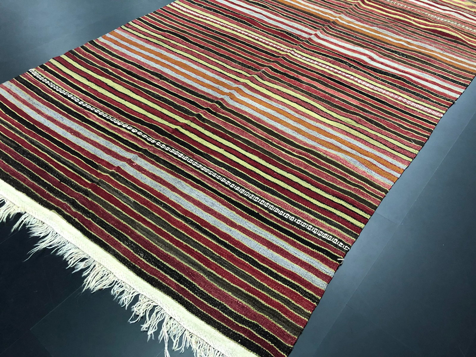 1960s Vintage Handwoven Turkish Kilim Rug - 5'3'' * 10'11'' - 5