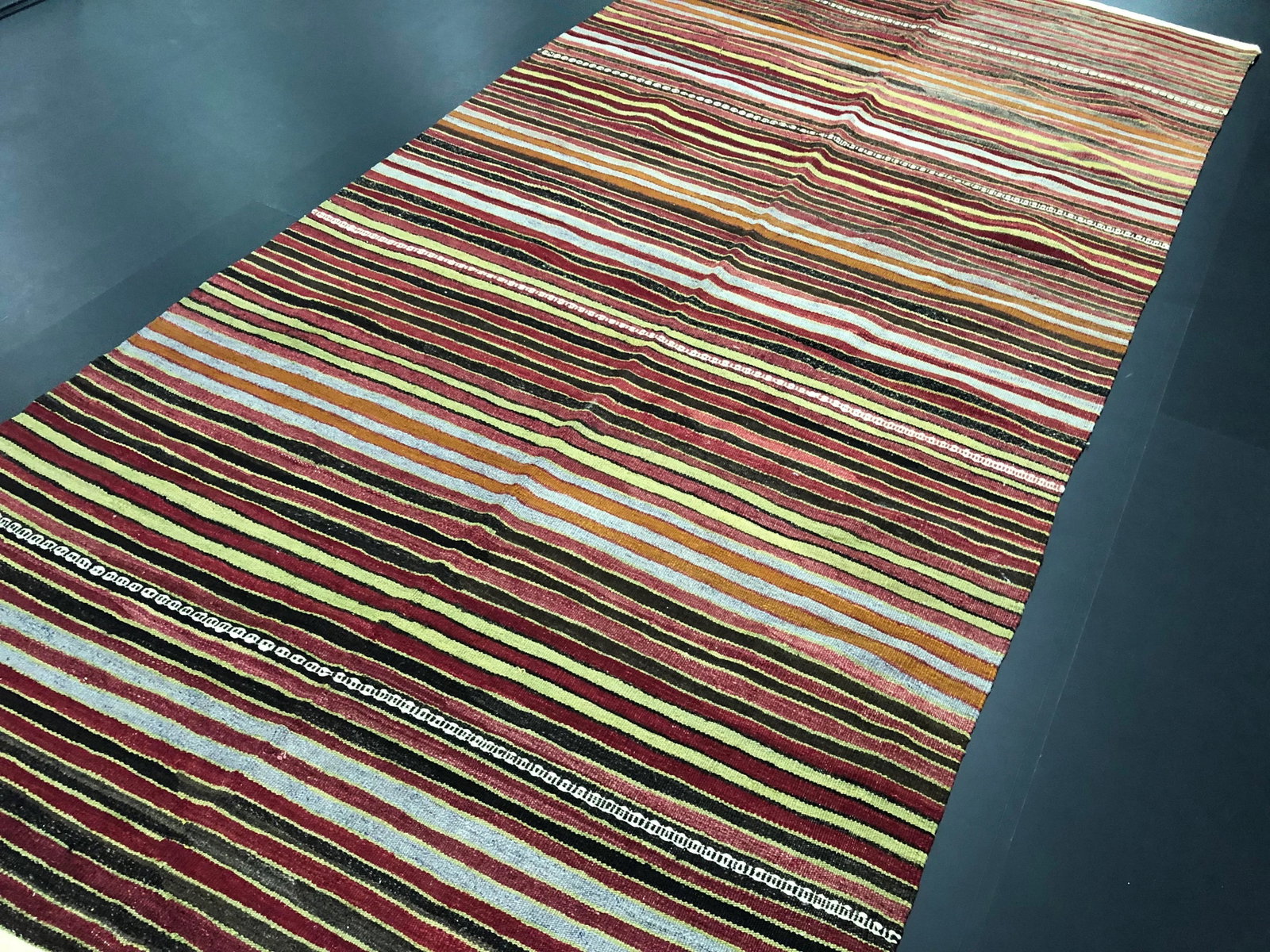 1960s Vintage Handwoven Turkish Kilim Rug - 5'3'' * 10'11'' - 8