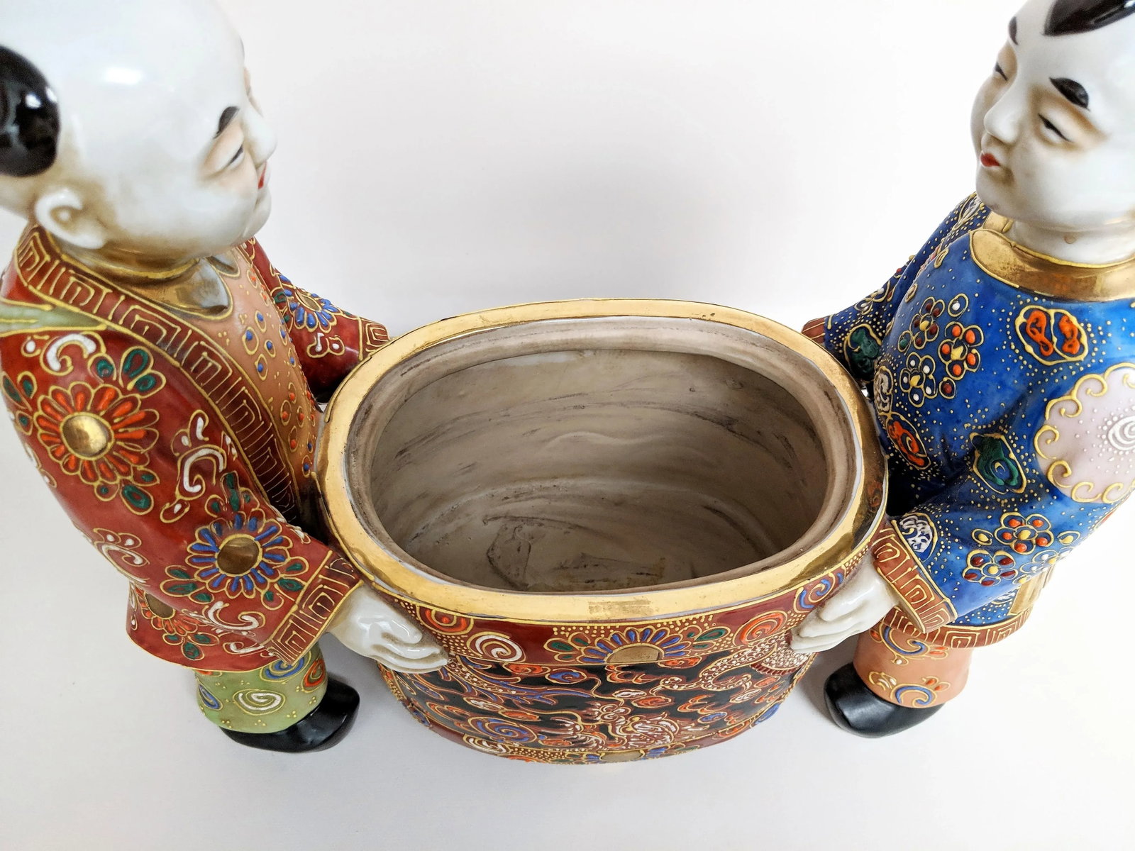 Chinese Ceramic Famille Verte Boys Holding a Lidded Bowl - 11