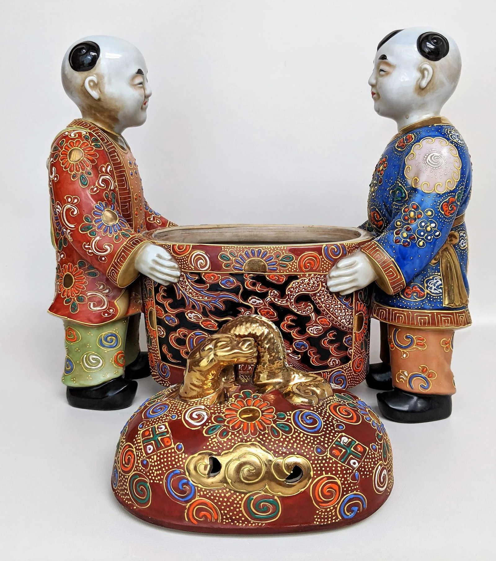Chinese Ceramic Famille Verte Boys Holding a Lidded Bowl - 5