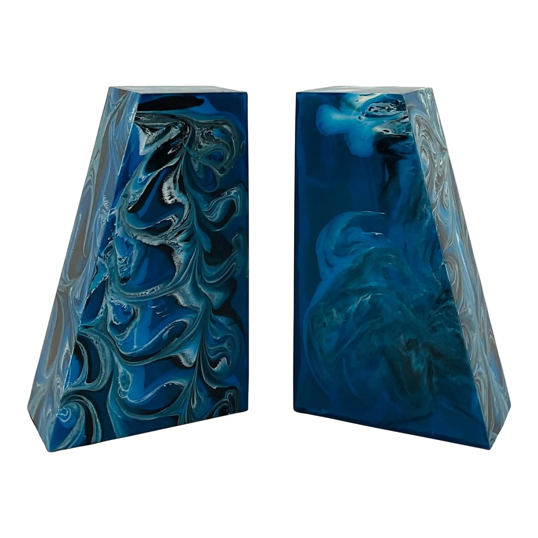 Made Goods Modern Blue and White Marbleized Resin Agnus Bookends: Original retail $220, stylish Made Goods Modern Blue and White Marbleized Resin Agnus Bookends, showroom floor sample Condition: Imperfections: Some Imperfections Condition Notes: Showroom floor