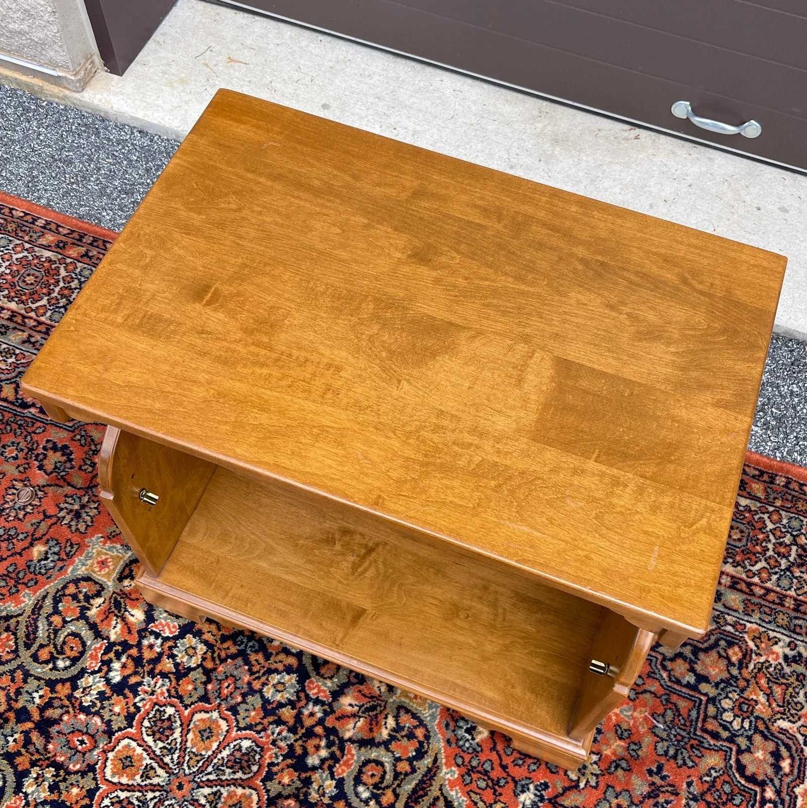 1980s Ethan Allen Heirloom Nutmeg Maple American Traditional Rolling Audio/Video Cart (10-9030) - 4