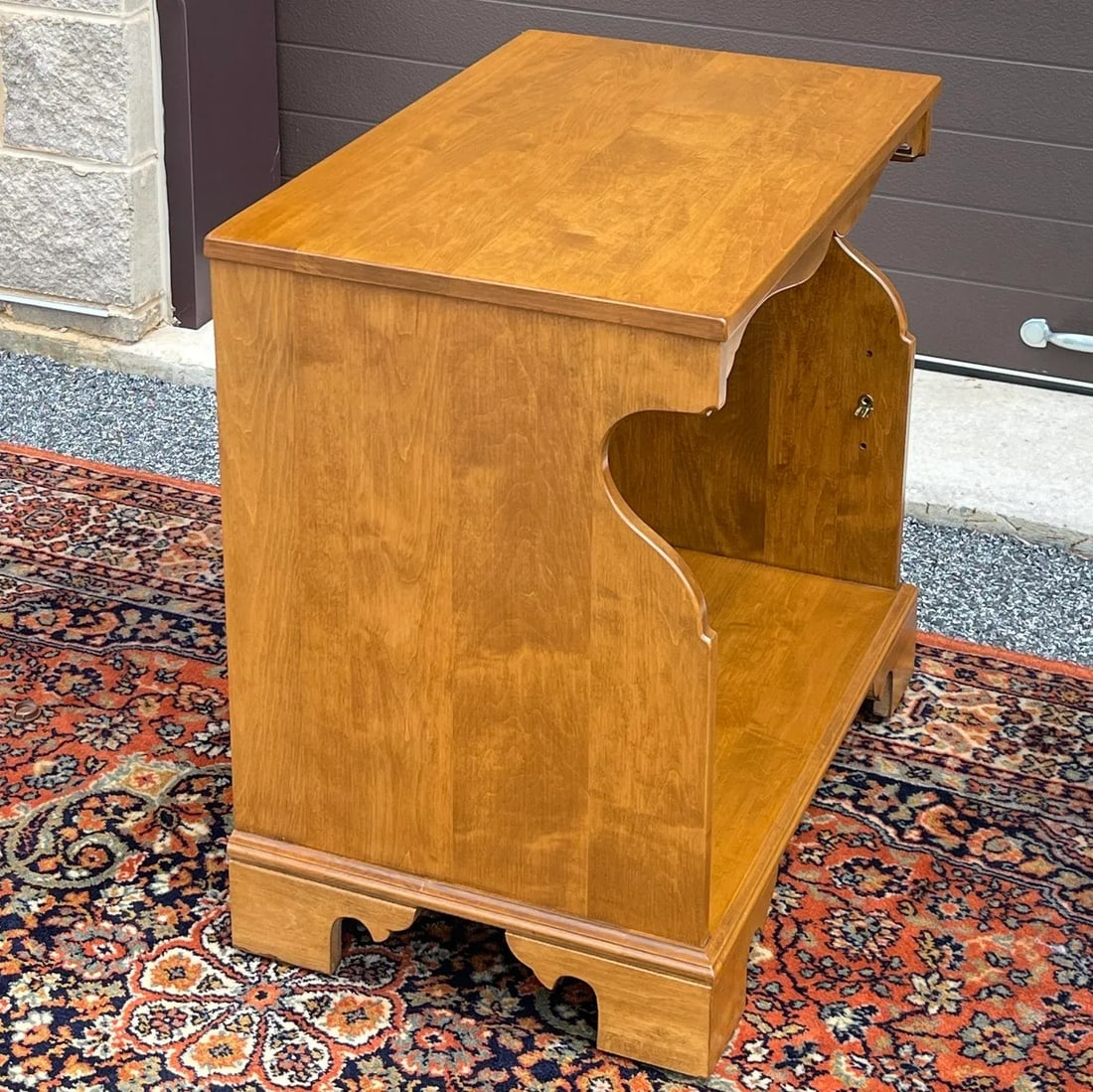 1980s Ethan Allen Heirloom Nutmeg Maple American Traditional Rolling Audio/Video Cart (10-9030) - 5