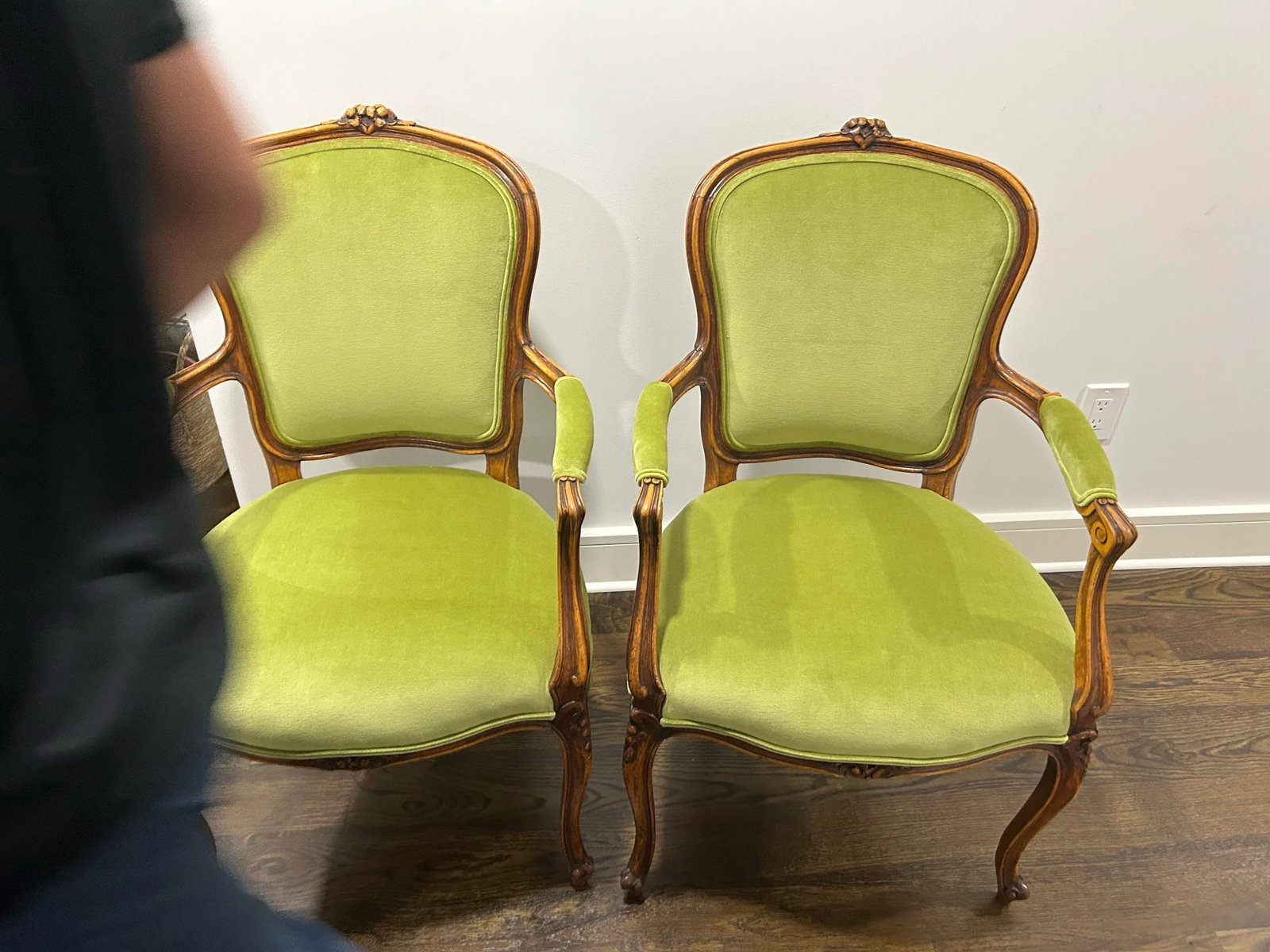 Antique French Louis XV Style Pair of Carved Bergere Armchairs - 2