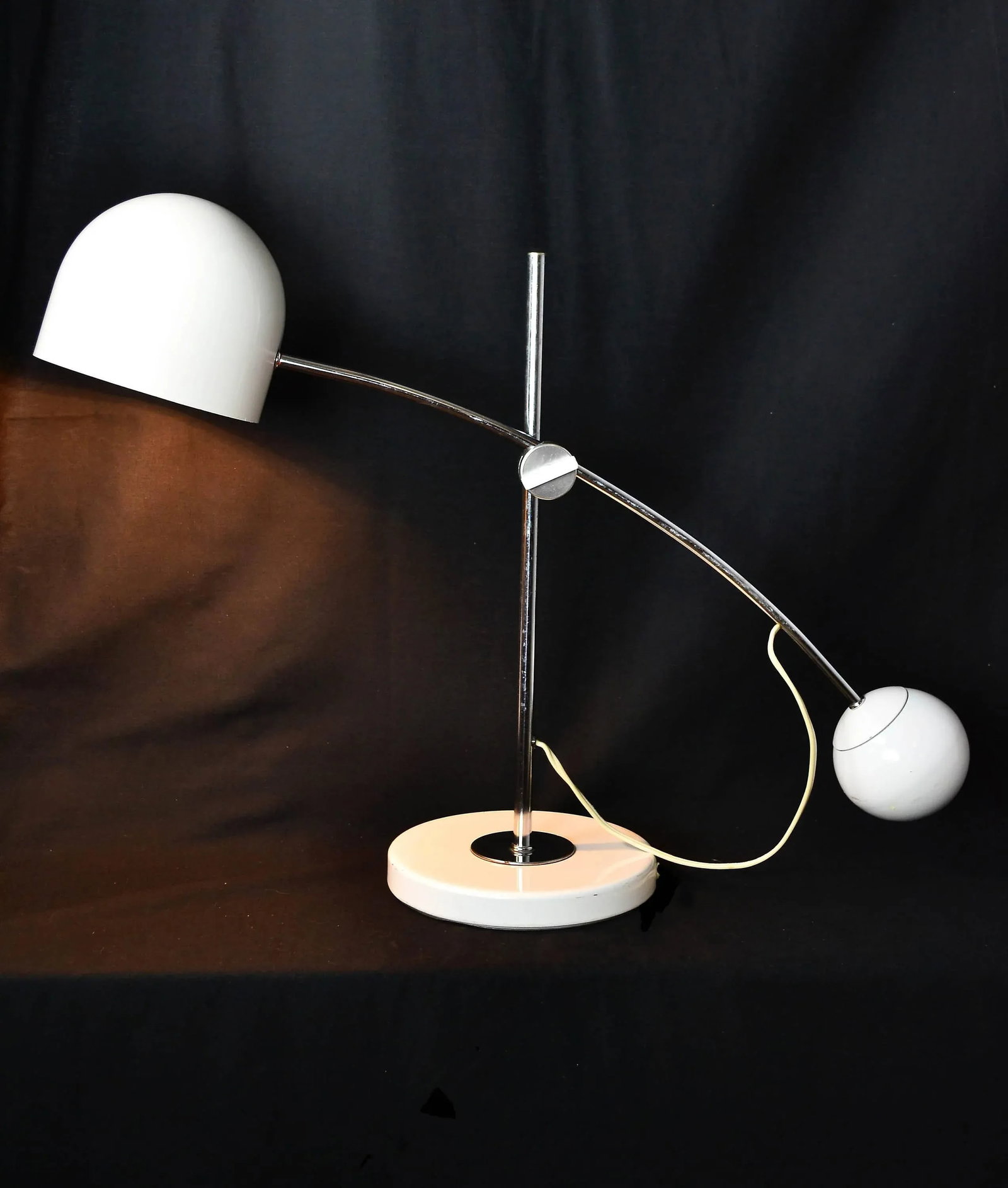 Large 1970s White Arc Counterbalance Desk Lamp | Sonneman - 3