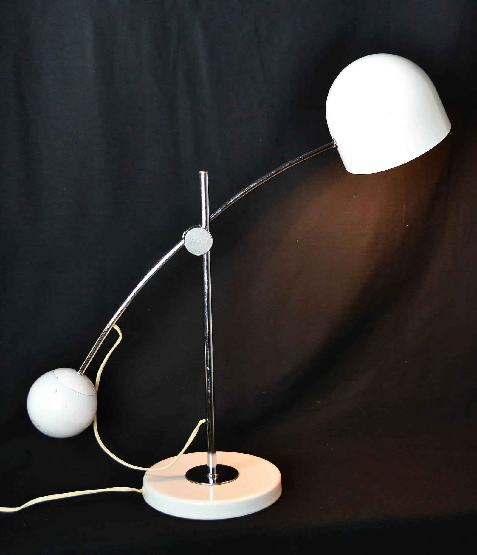 Large 1970s White Arc Counterbalance Desk Lamp | Sonneman - 4